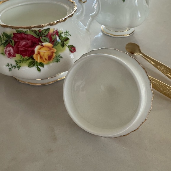 Vintage Royal Albert Bone China OLD COUNTRY ROSES 6 Piece Tea Set and Sugar Tong - Picture 9 of 14